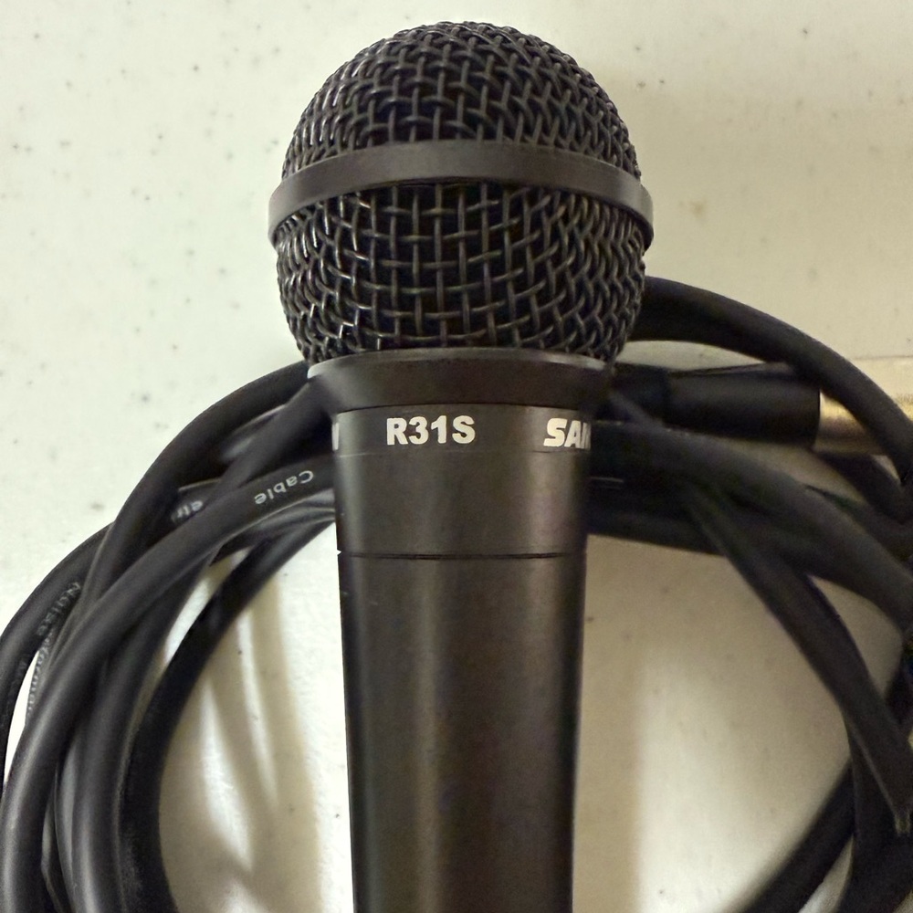 Samson R31S microphone. Like new condition with cord. - Picture 2 of 4
